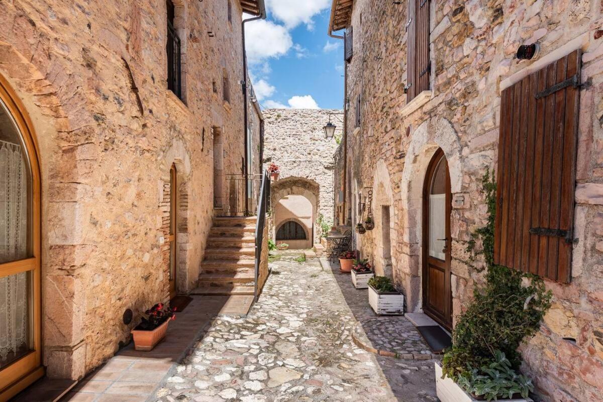 CrocemaroggiaIl Castello Di Perchia公寓式酒店 外观 照片