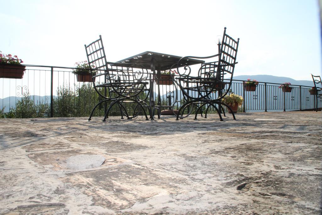 CrocemaroggiaIl Castello Di Perchia公寓式酒店 外观 照片