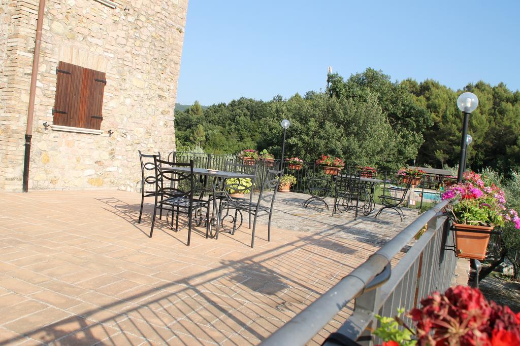 CrocemaroggiaIl Castello Di Perchia公寓式酒店 外观 照片