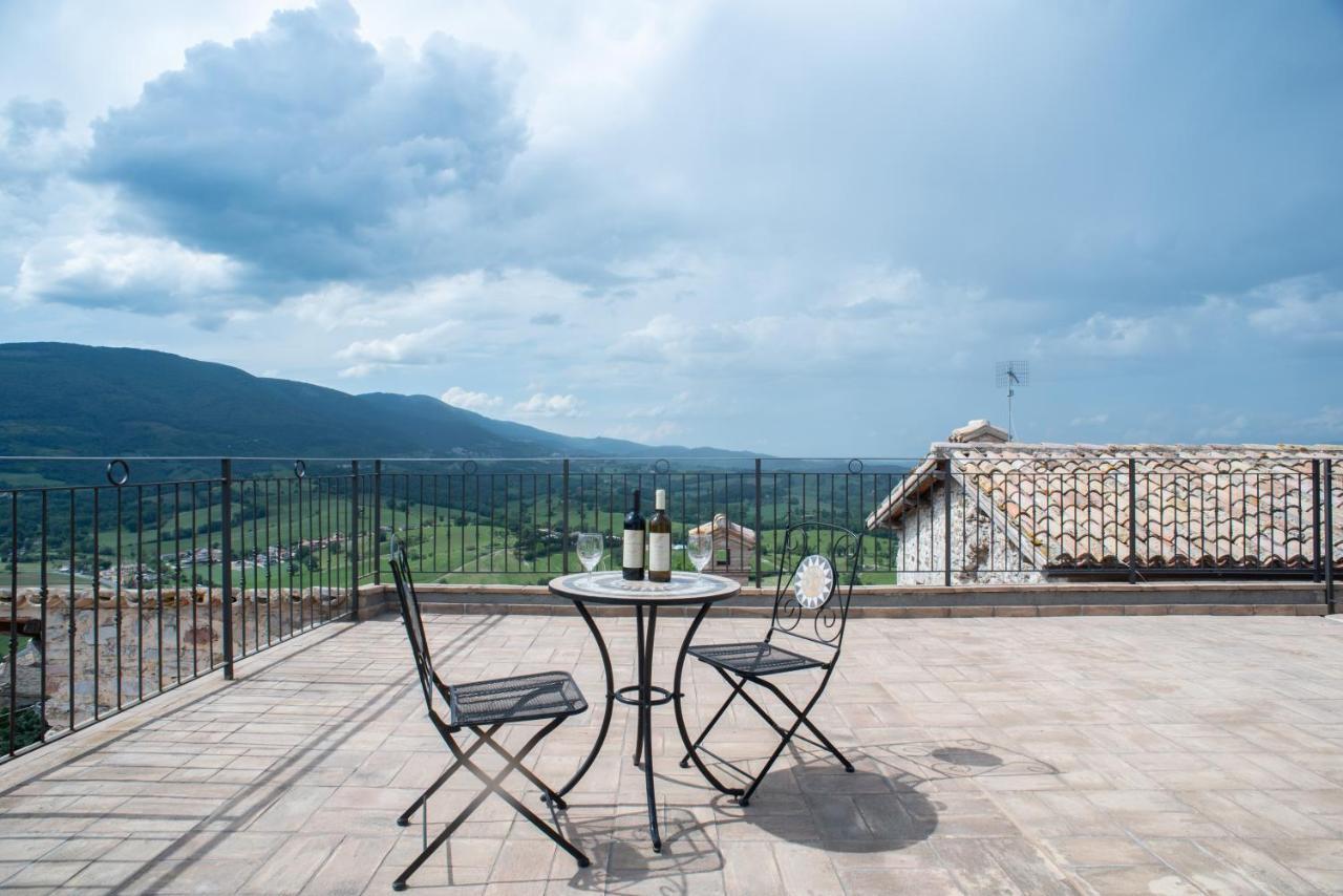 CrocemaroggiaIl Castello Di Perchia公寓式酒店 外观 照片
